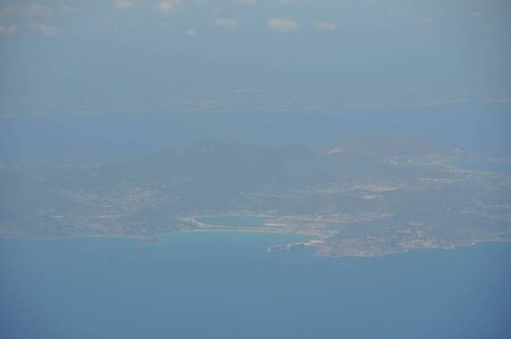 Primeira visão de St. Maarten/St. Martin, no Caribe